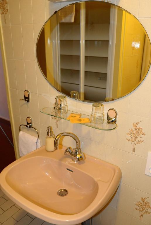 Hotel-Residence Les Volcans Murol Room photo